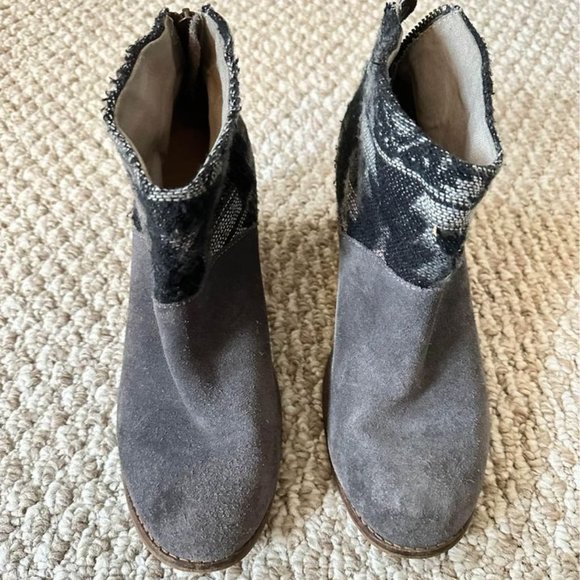 Women's Toms Booties w/ Aztec Print - Picture 1 of 2